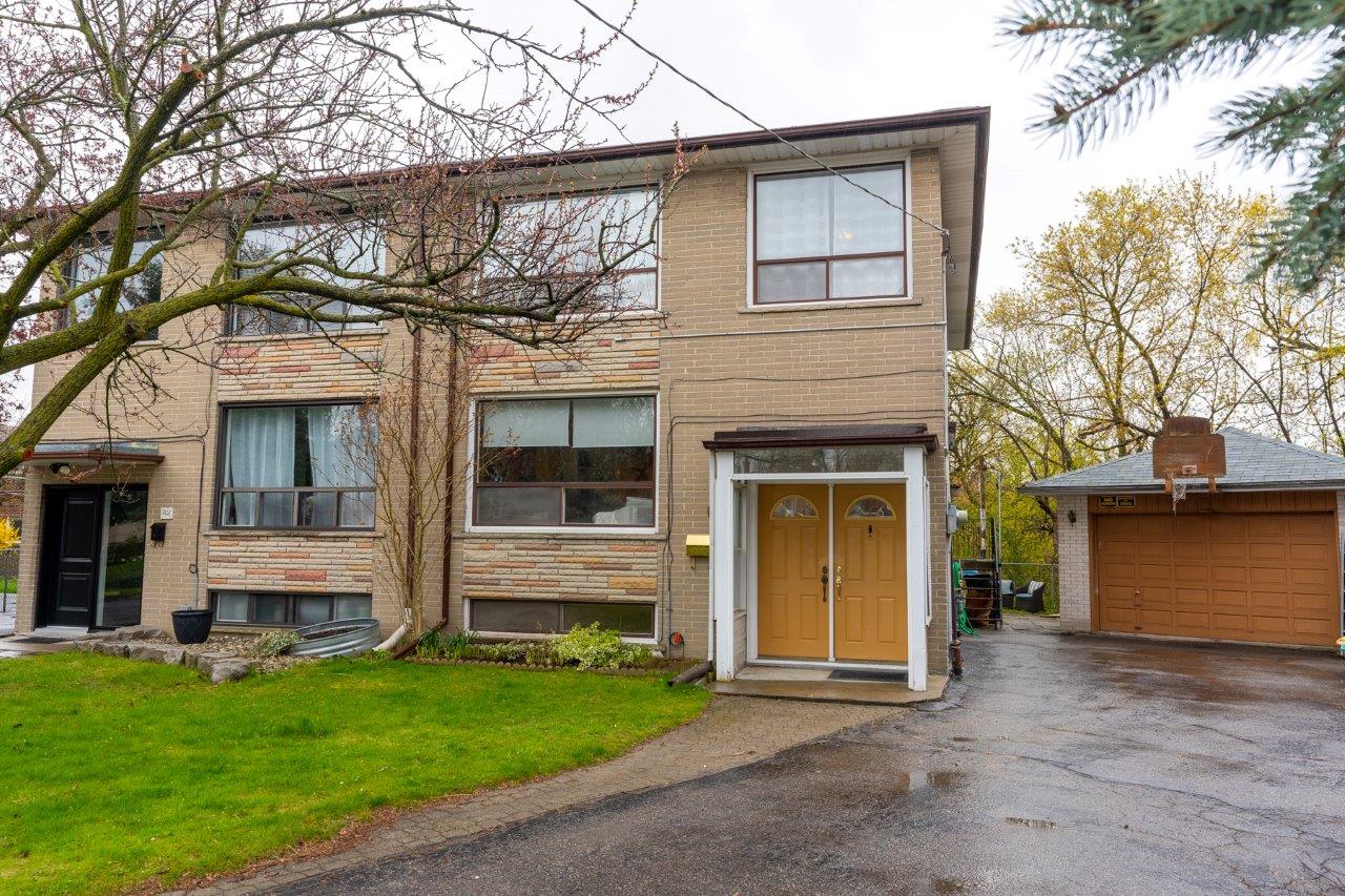 60 Clairton Cres
