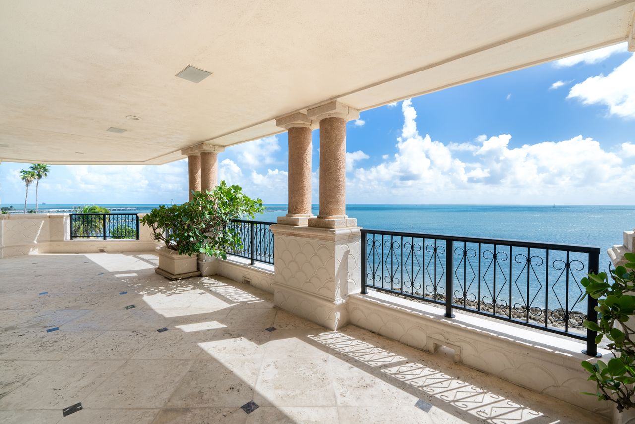 Perfect Oceanside Location on Fisher Island