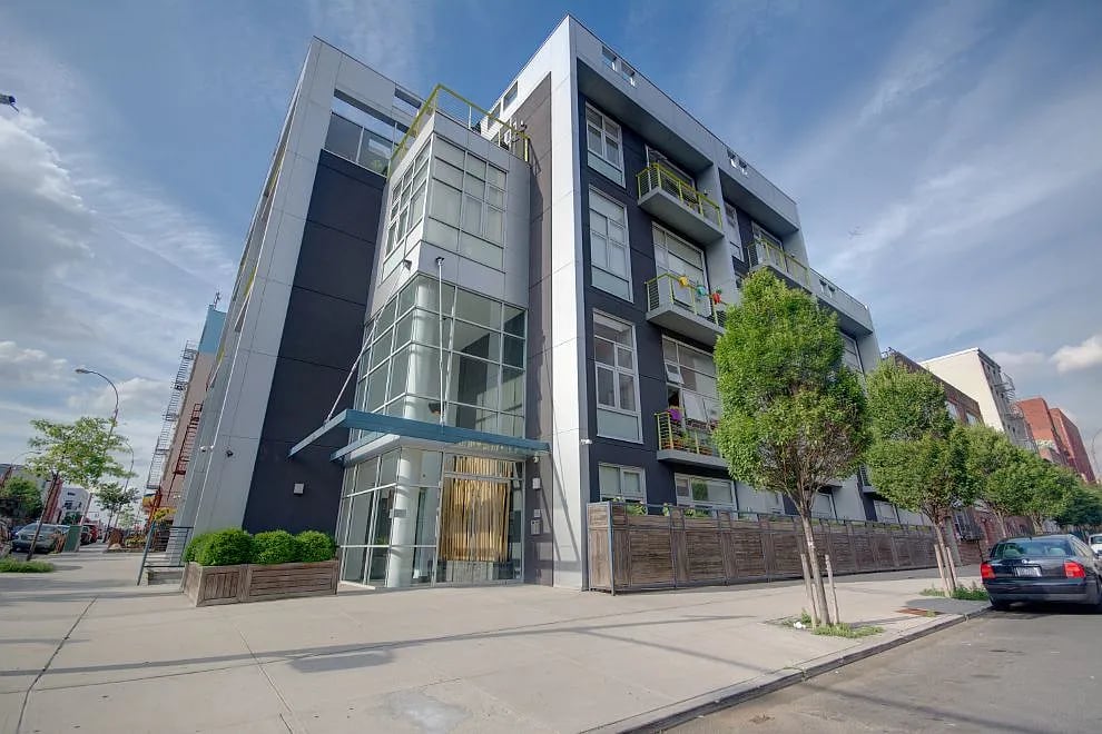 390 Lorimer St APT 3C