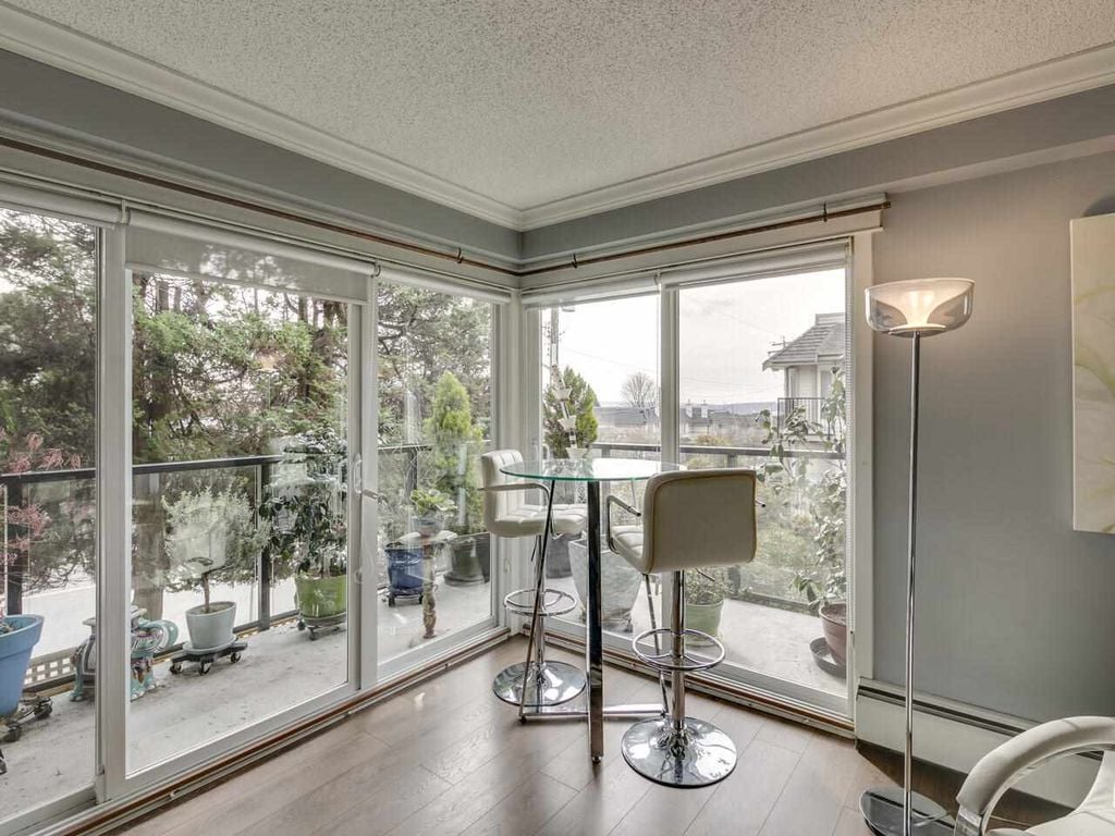 1515 Chesterfield Ave, #205