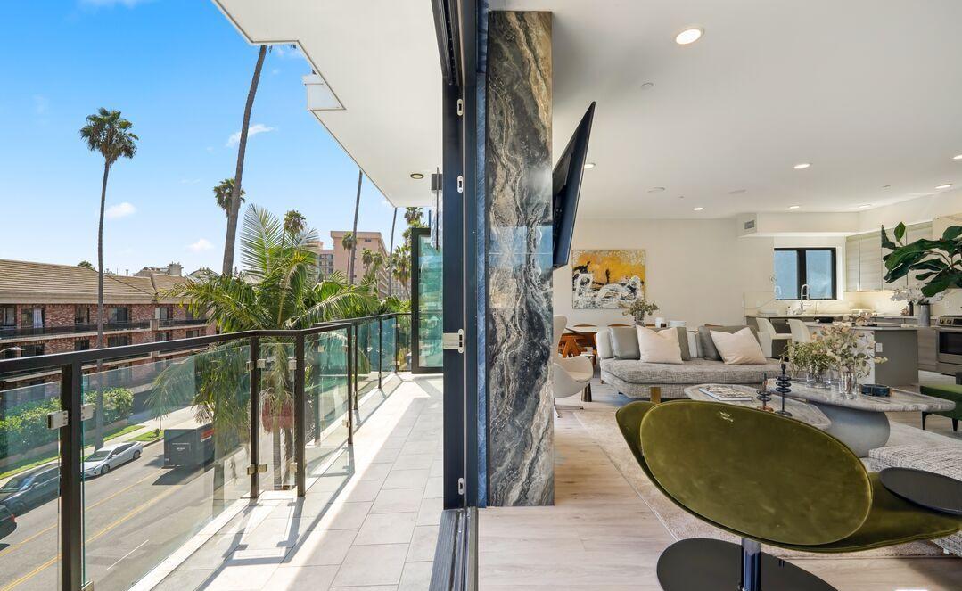 137 N Doheny Dr