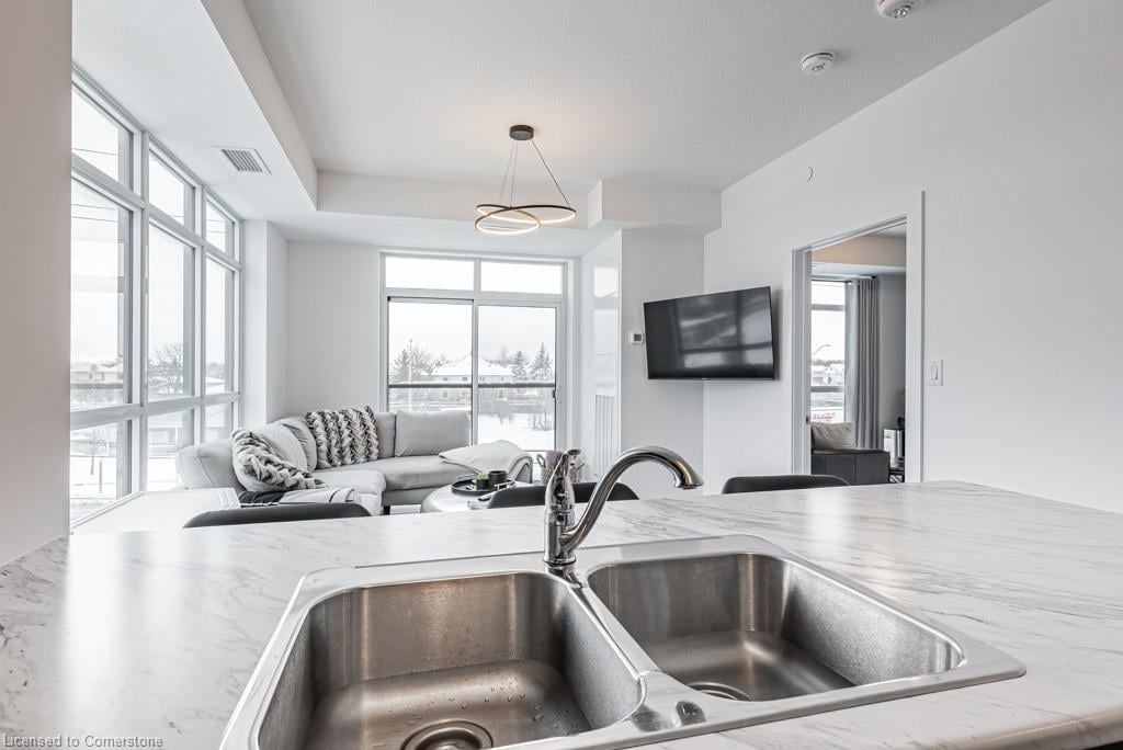 450 Dundas St E Unit: 302