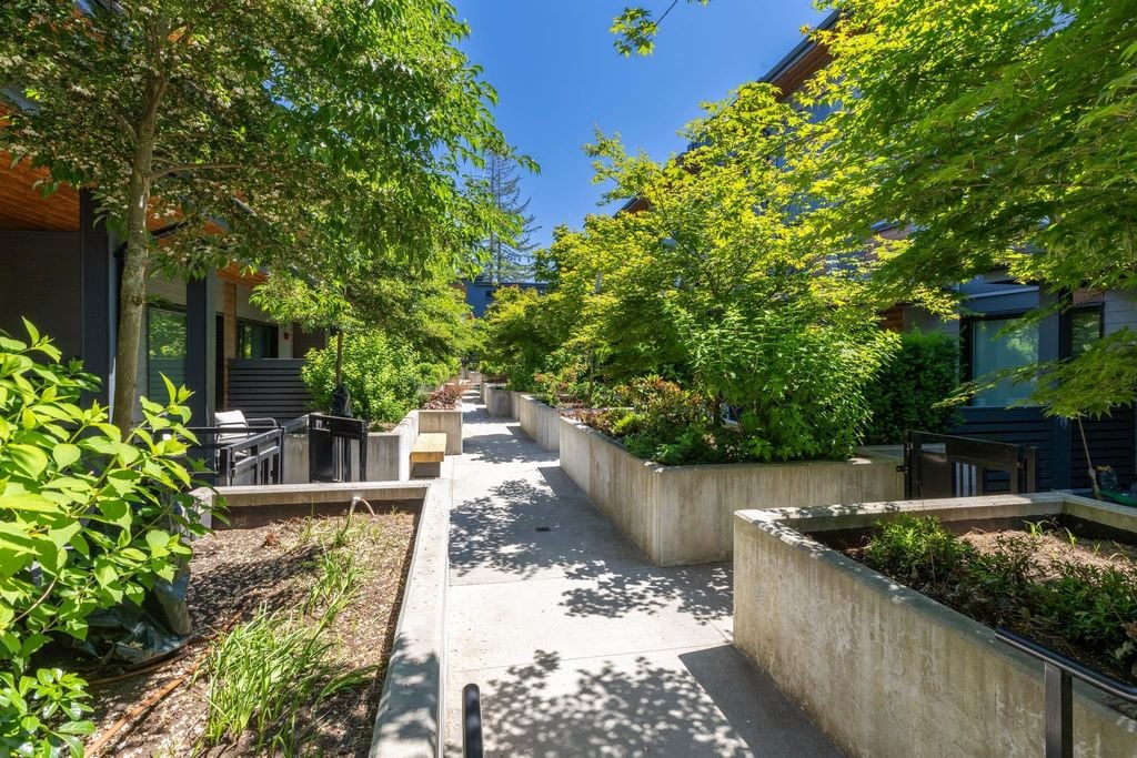 528 E 2nd St, #54