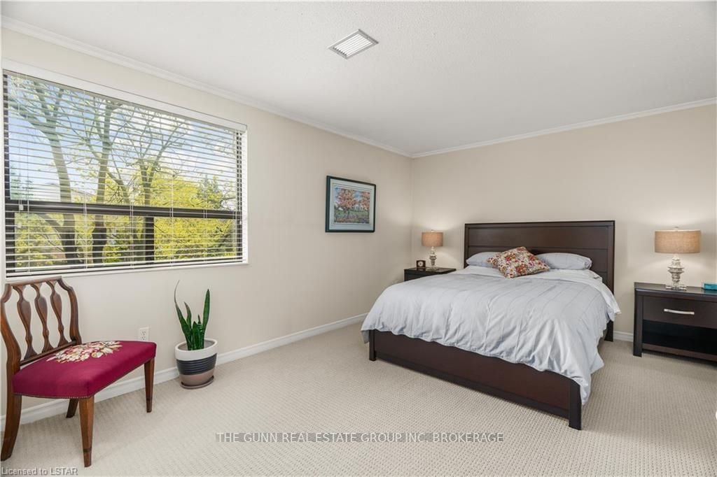 300 Everglade Cres 22