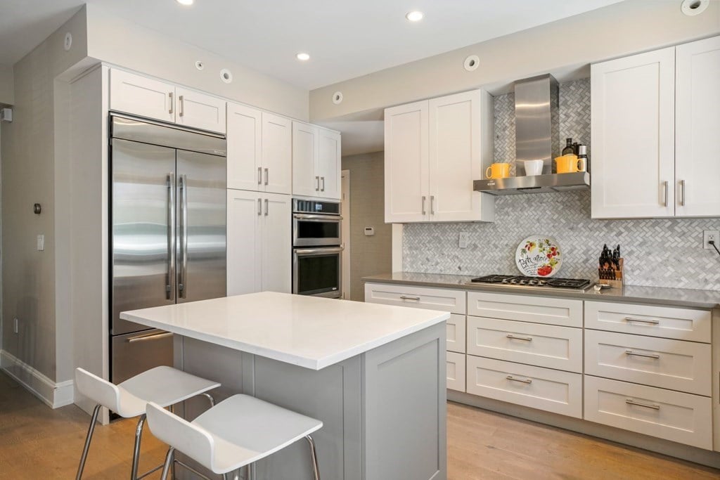 947 E Broadway #4