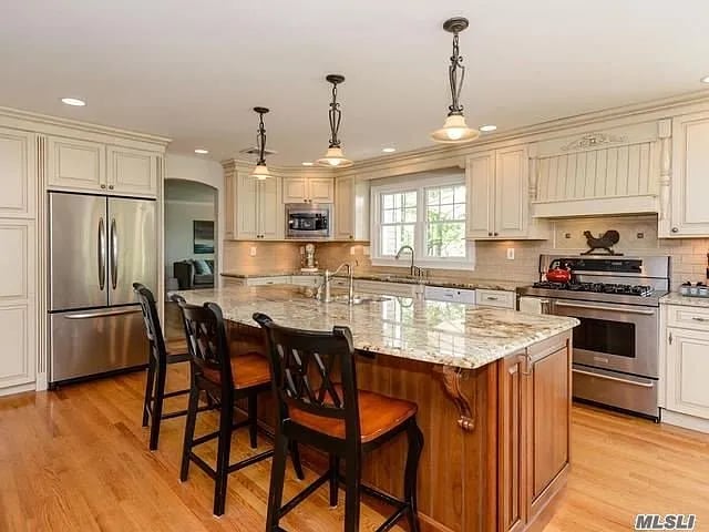 8 Winchester Ln