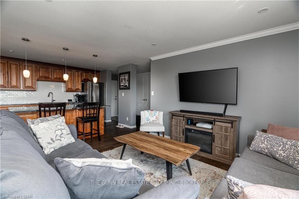 45 Pond Mills Rd 806