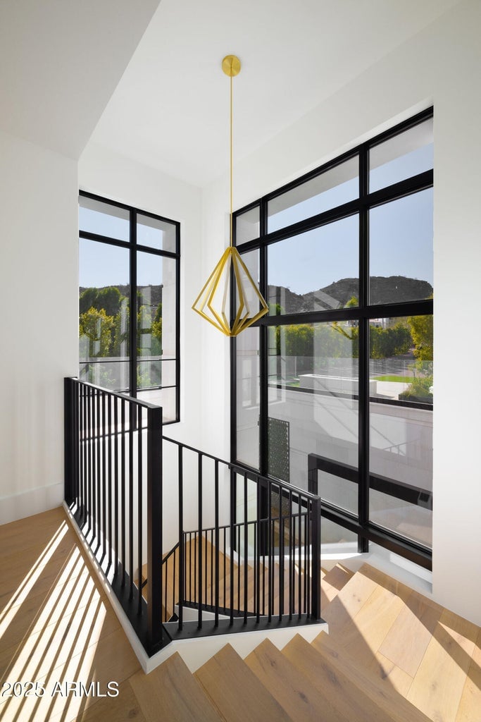 6512 E HUMMINGBIRD Ln