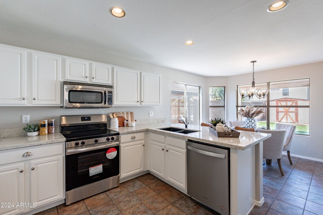 2222 E Arabian Dr