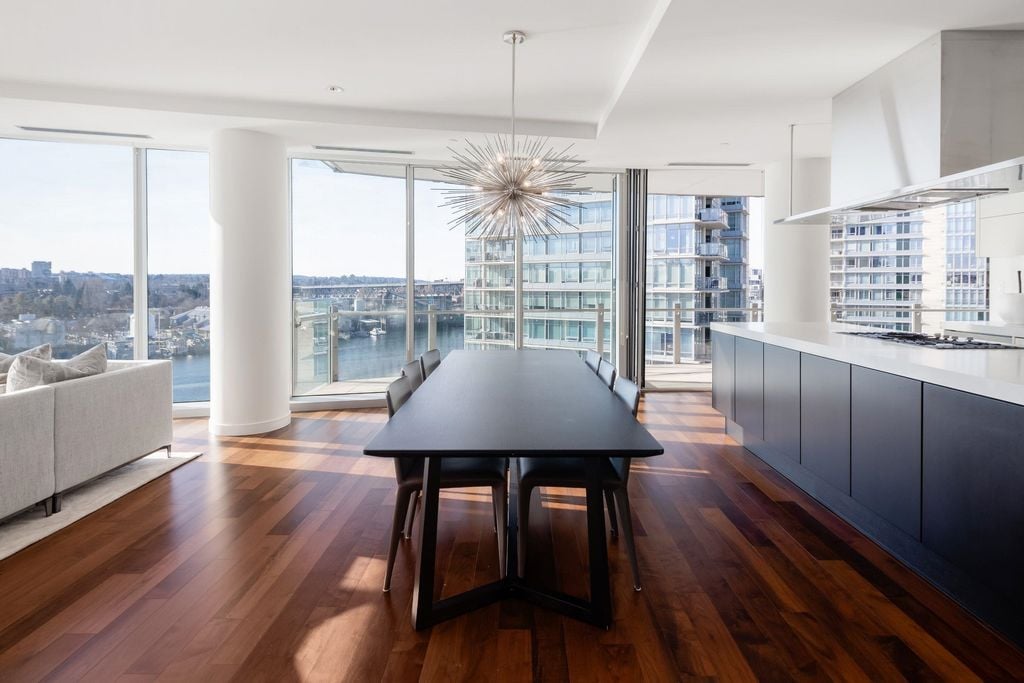 1560 Homer Mews, #1101