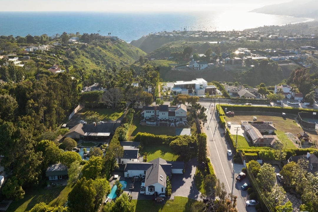 Echelon Pavilion, Grayfox St, 90265