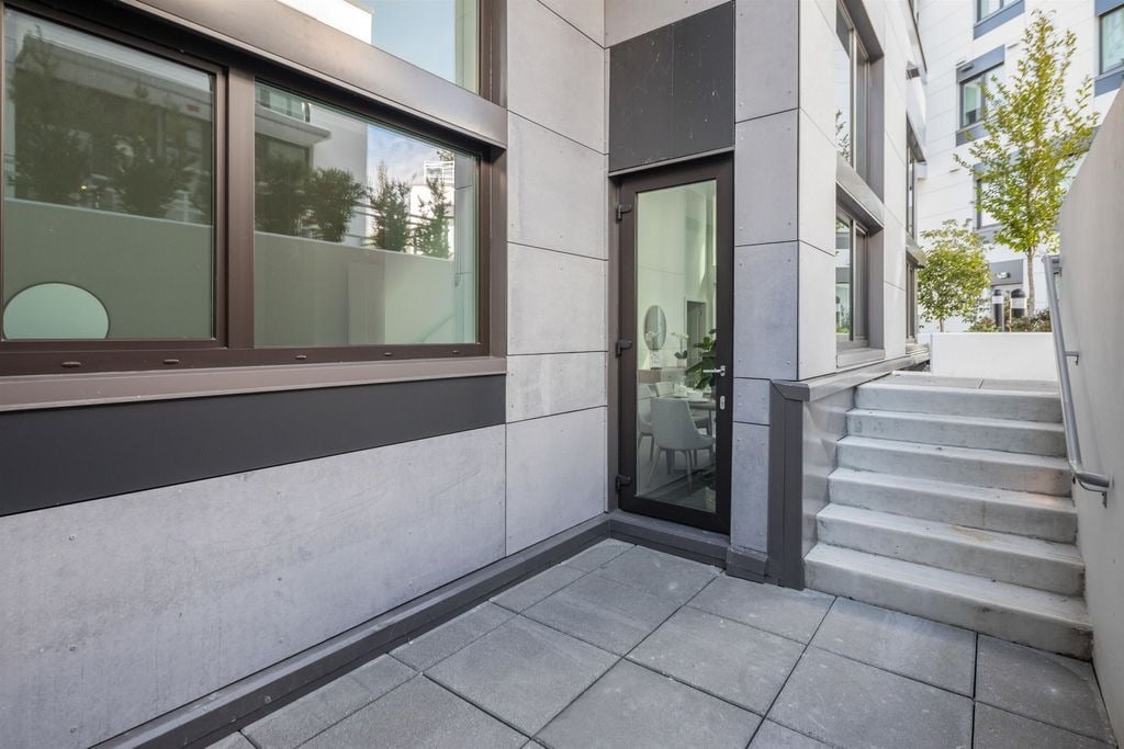 4932 Cambie St, #101