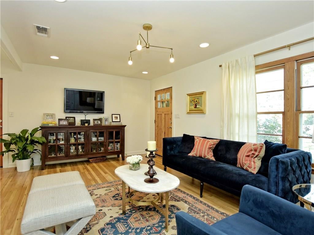Remodeled Crestview Bungalow on .28Acre Lot