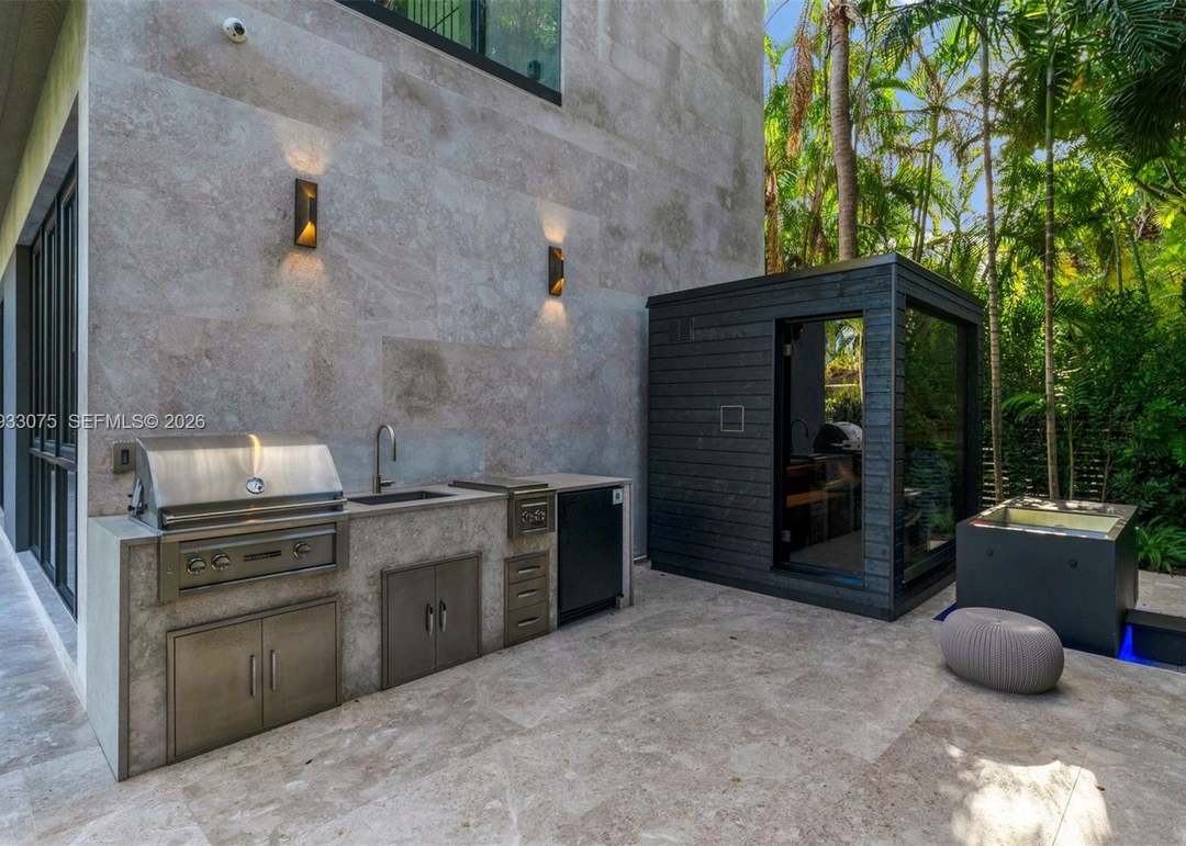 661 Melaleuca Ln