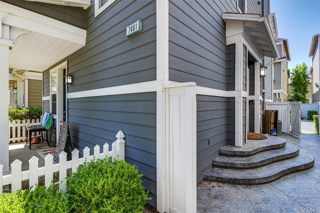 7461 Shelter Cove Cir