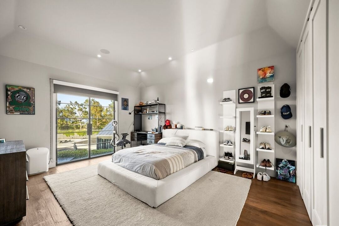 Stone Ridge Ln, 90077