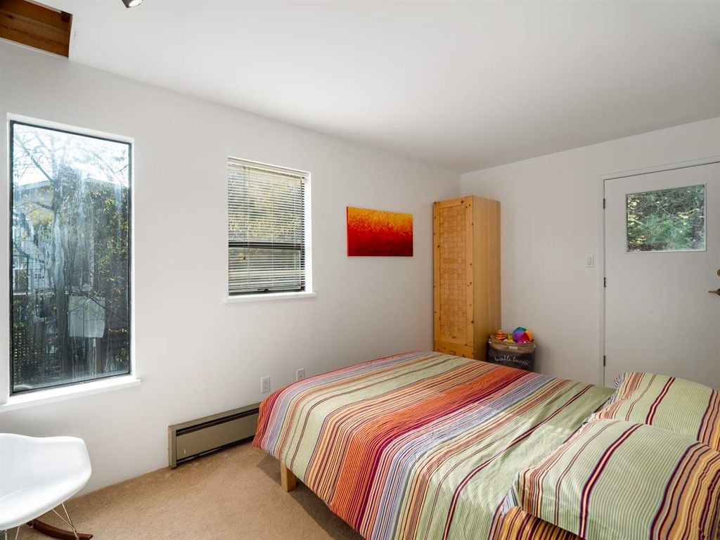 4802 Strathcona Rd
