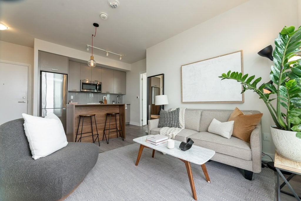 807-2301 Danforth Ave