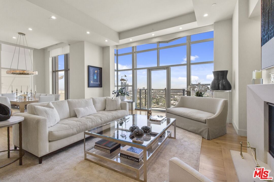 10776 Wilshire Blvd #2102