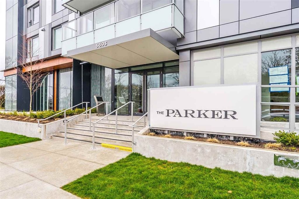 5693 Elizabeth St, #203