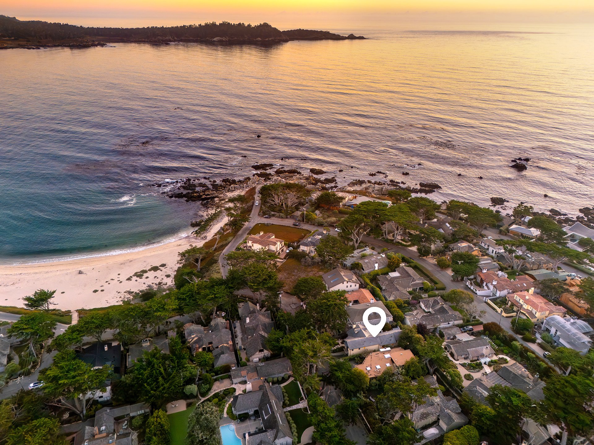 Charming Cottage on Carmel Point