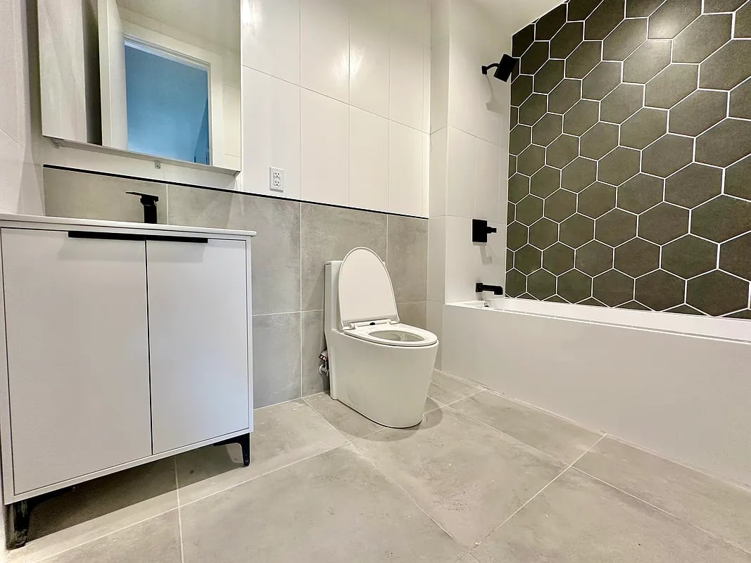 254 Melrose St 4B