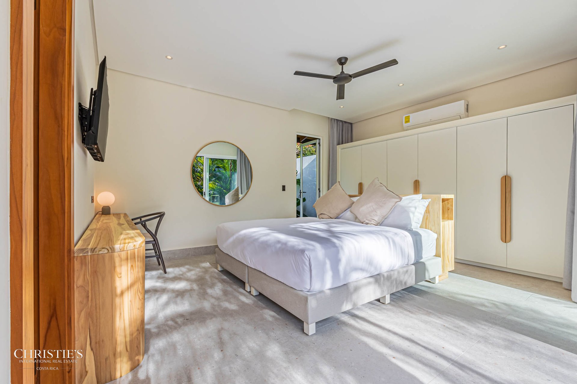 Casa Ohana – Comtemporary Luxury Villa, Steps from the Beach