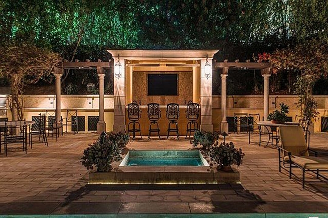 Velvet Manor