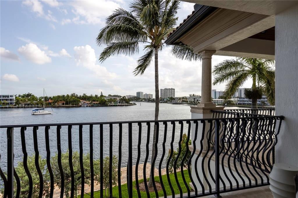 2593 SE 8th St, Pompano Beach, FL 33062