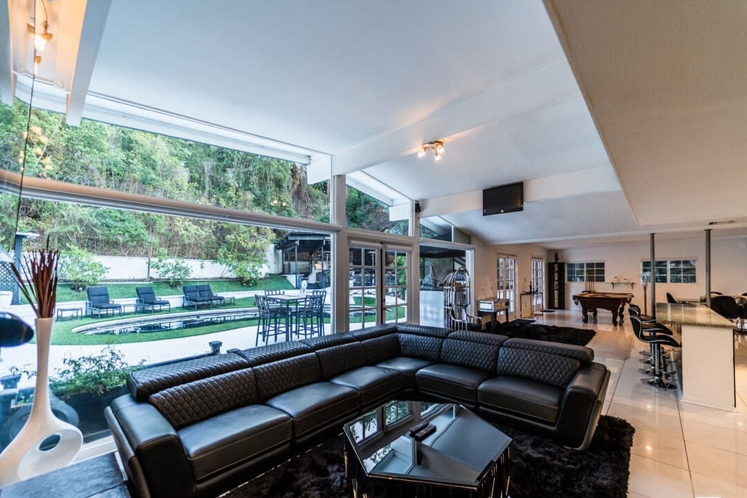 Evercrest Pavilion, Mulholland Dr, 90046