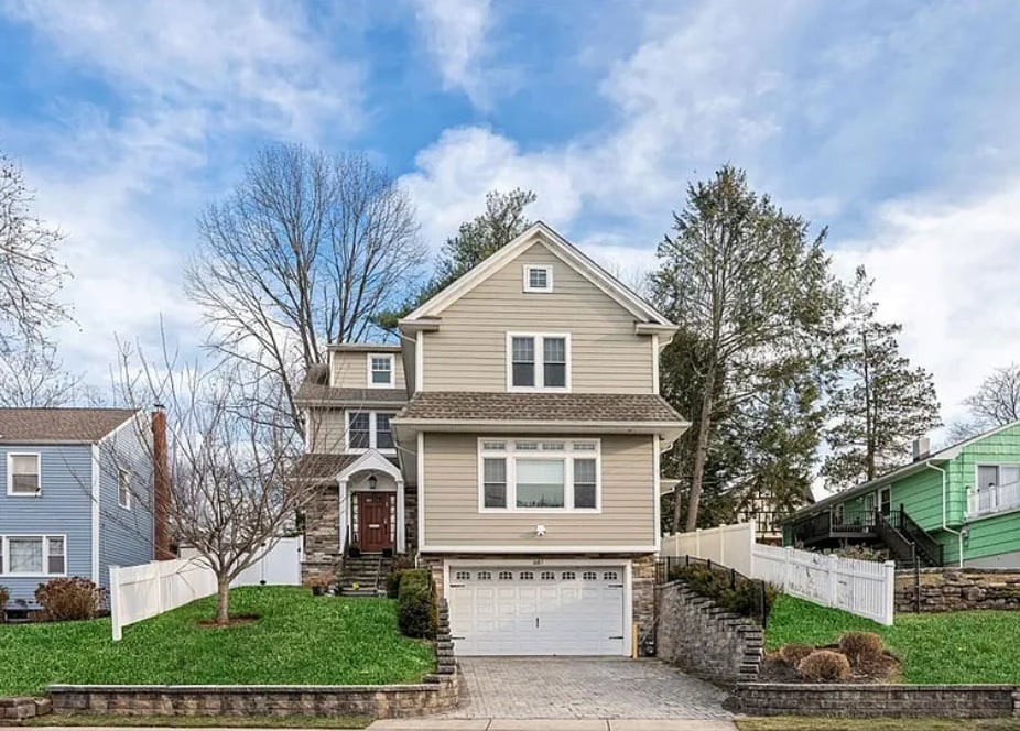 681 Palisade - Teaneck