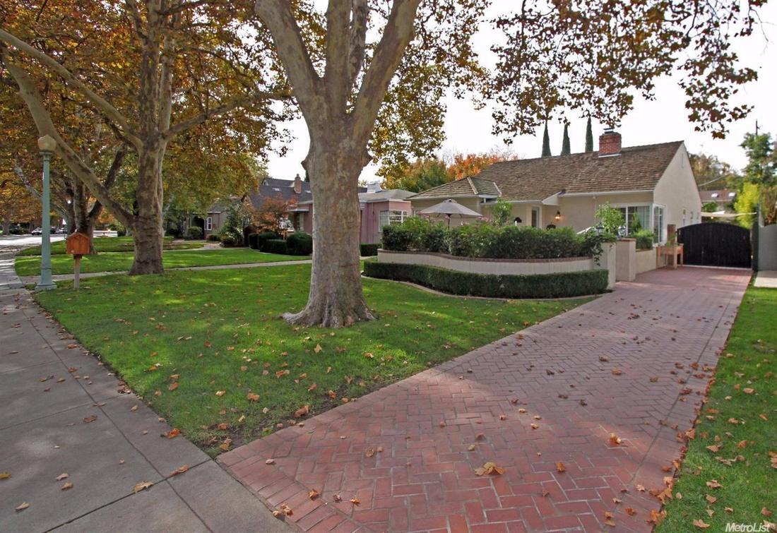 Sold: 2900 Land Park Drive