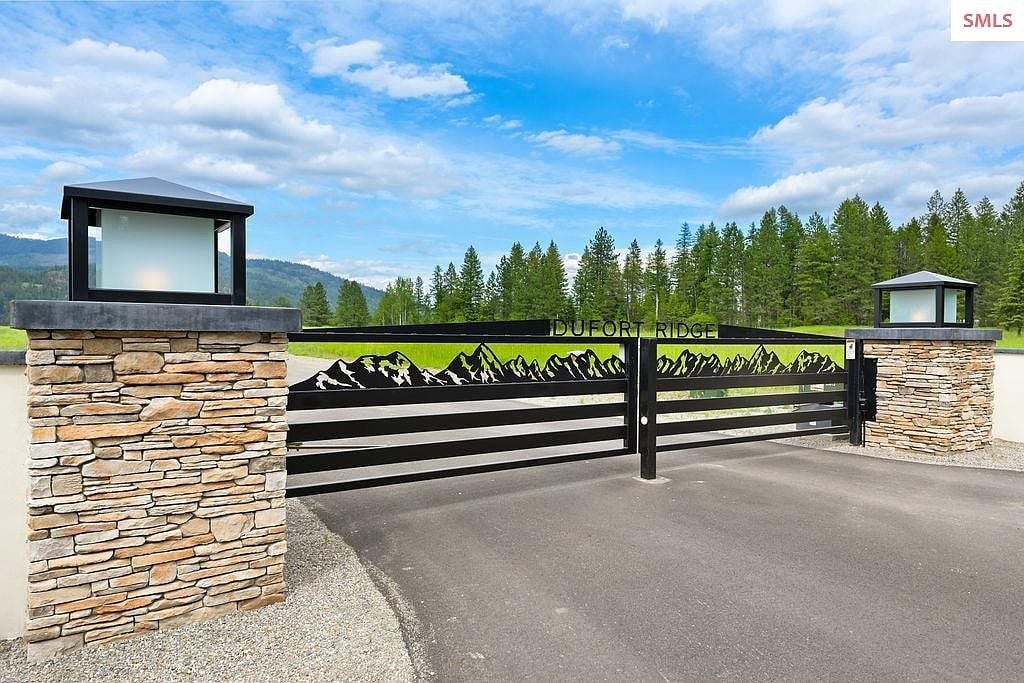 14 & 15 Woodchuck Dr