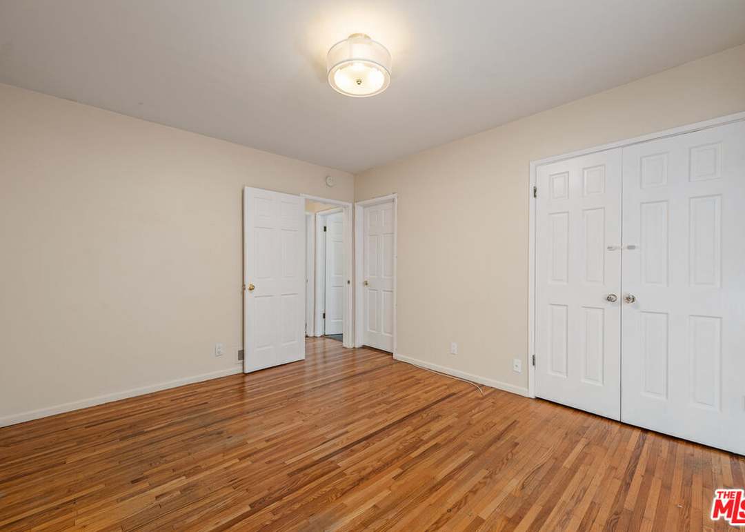 1115 N Beverly Gln