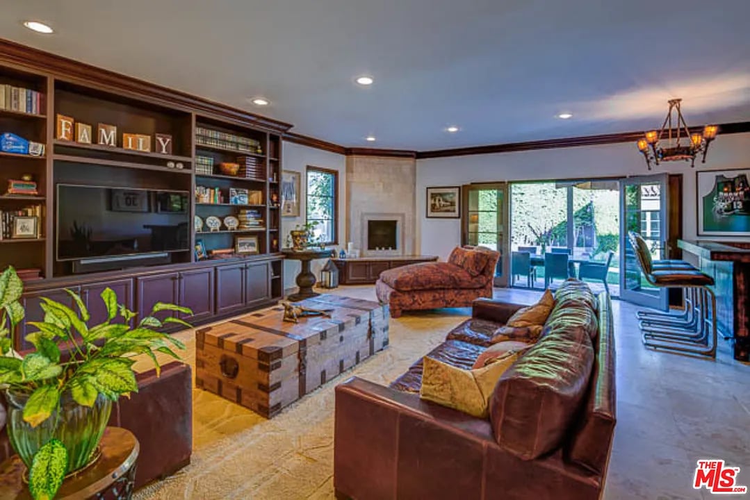 800 S Highland Ave