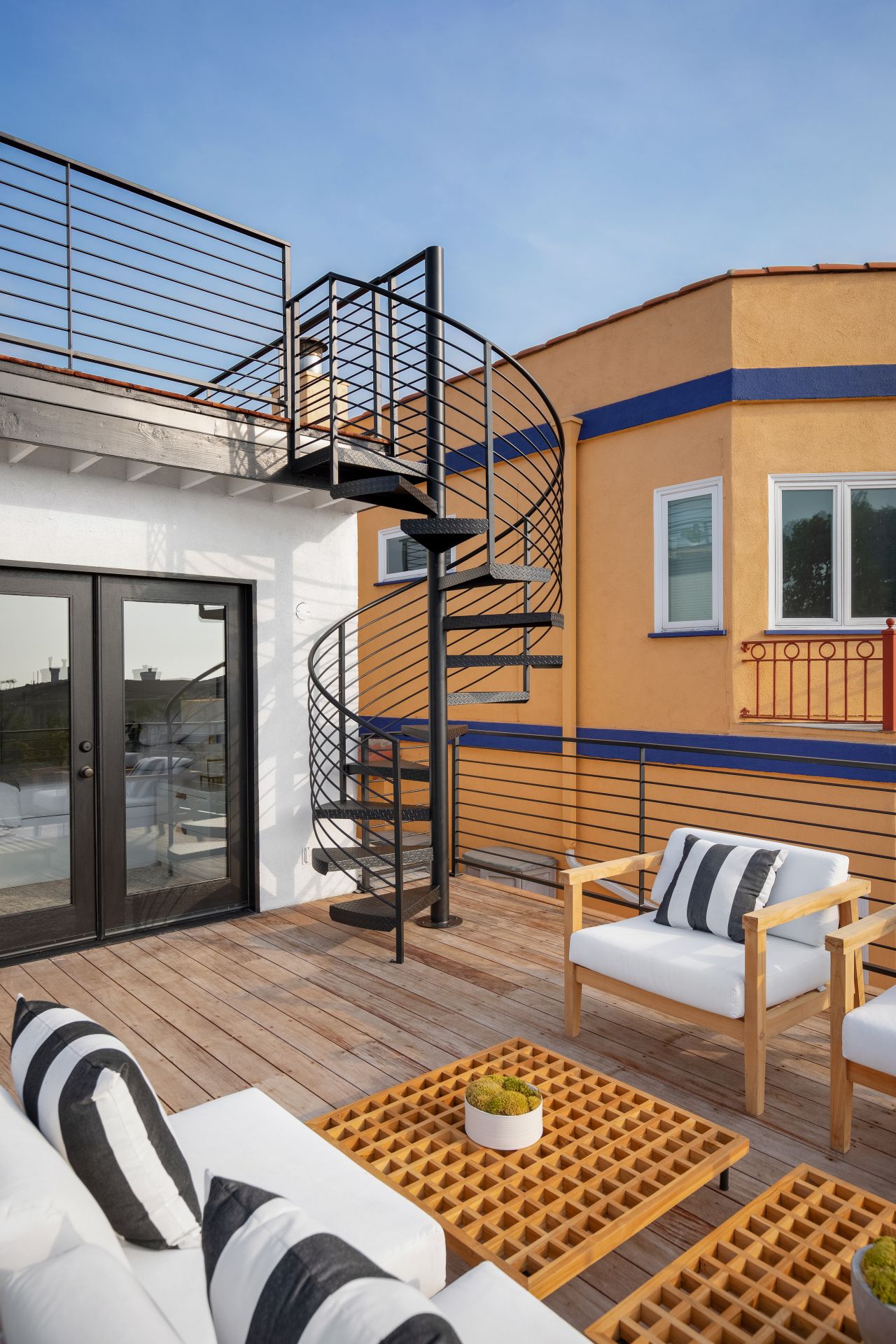 574 Mount Holyoke Ave