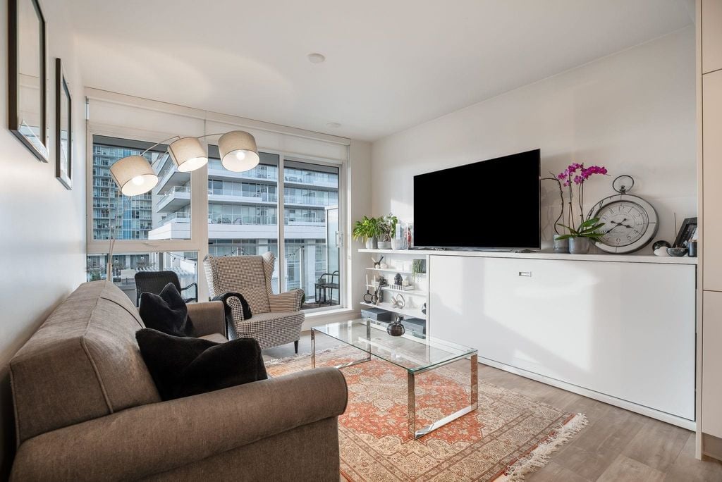 525 Foster Ave, #403