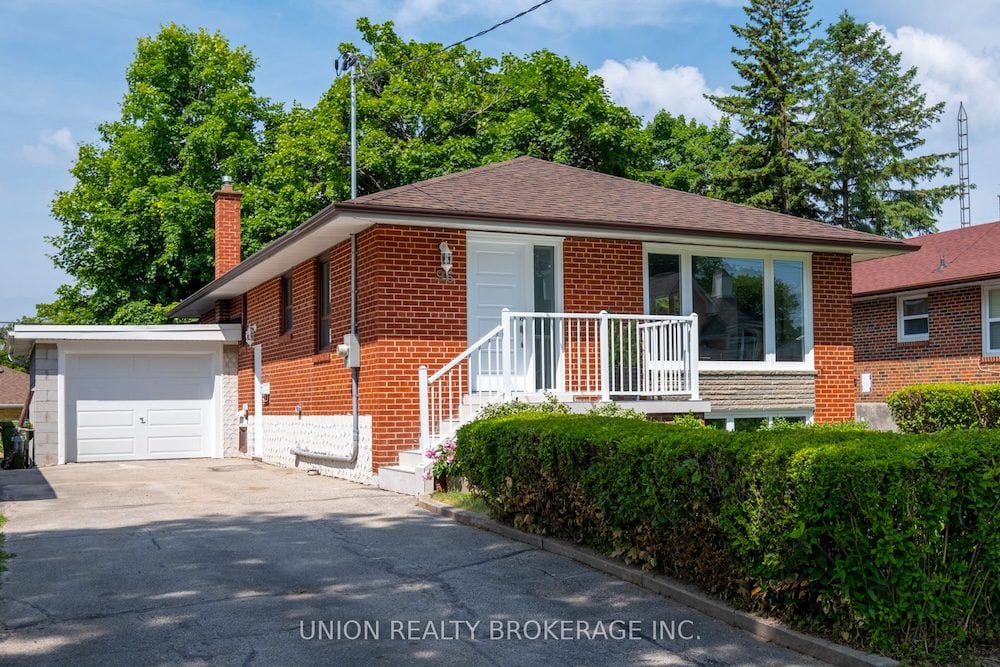 96 Rosemount Dr