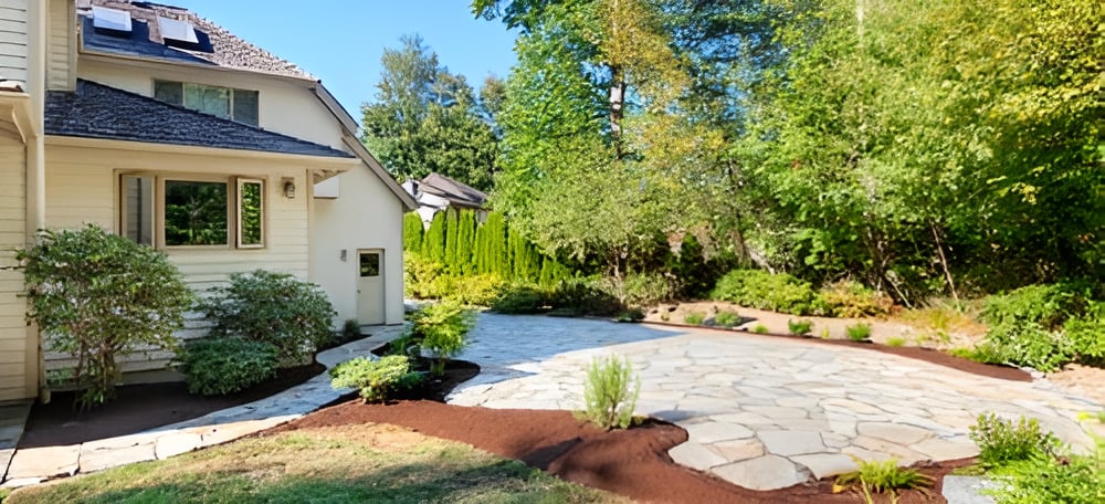 Landscaping: Regular Maintenance Tips