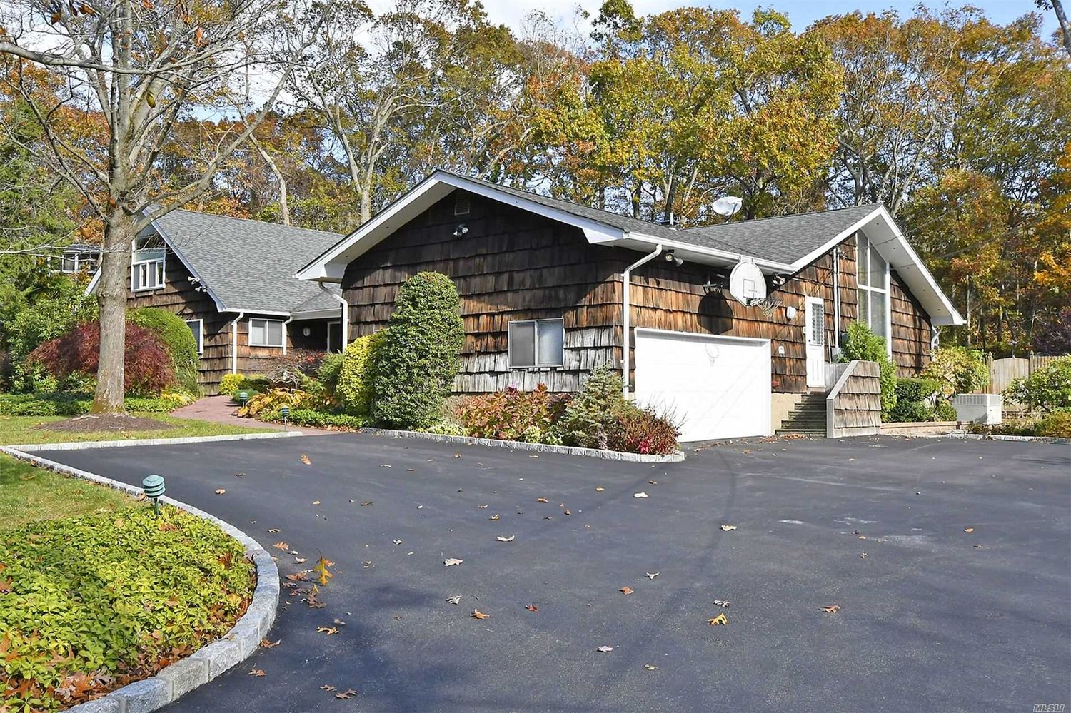 15 Tuxedo Dr
