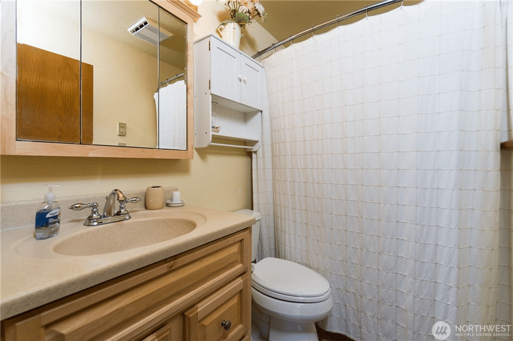 325 W Beach Dr