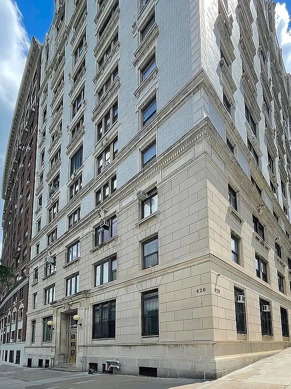 420 Riverside Dr, #2G