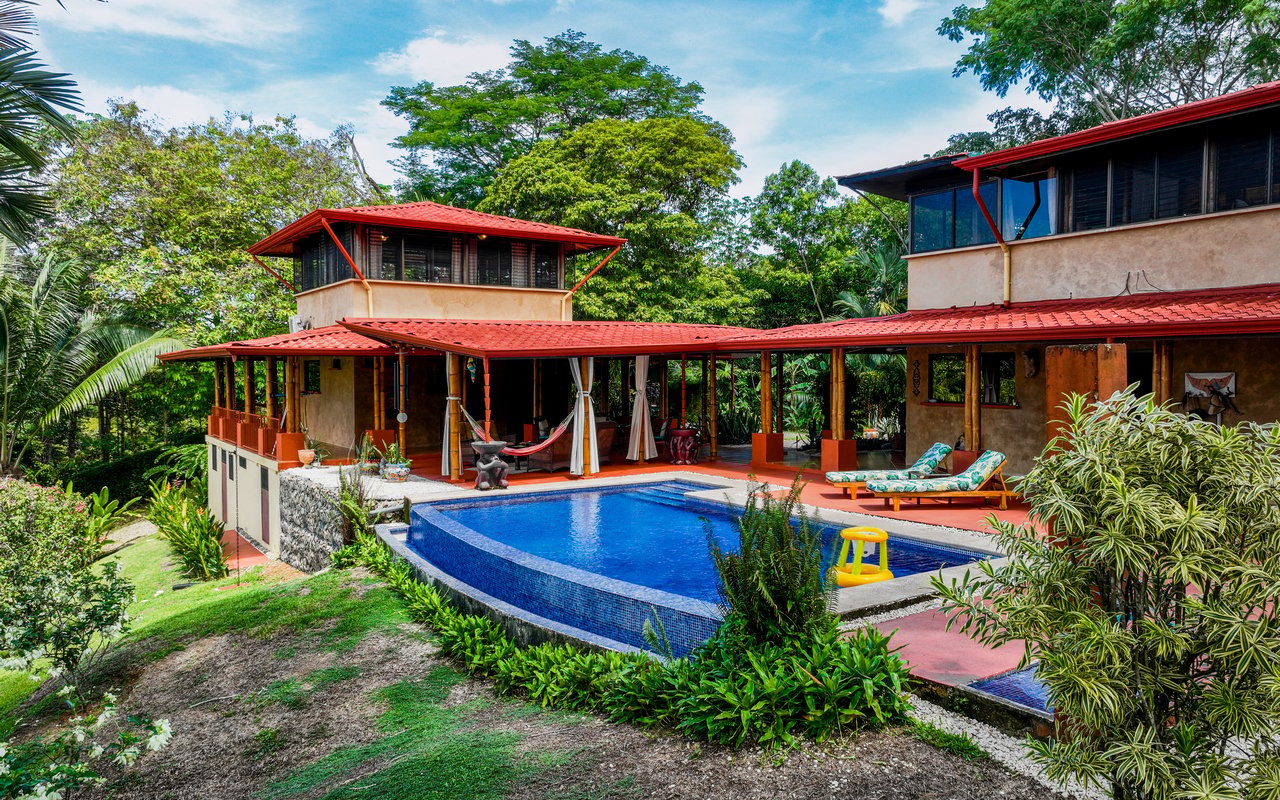 Tropical Getaway with Two Villas and Lush Gardens Near the Heart of Uvita