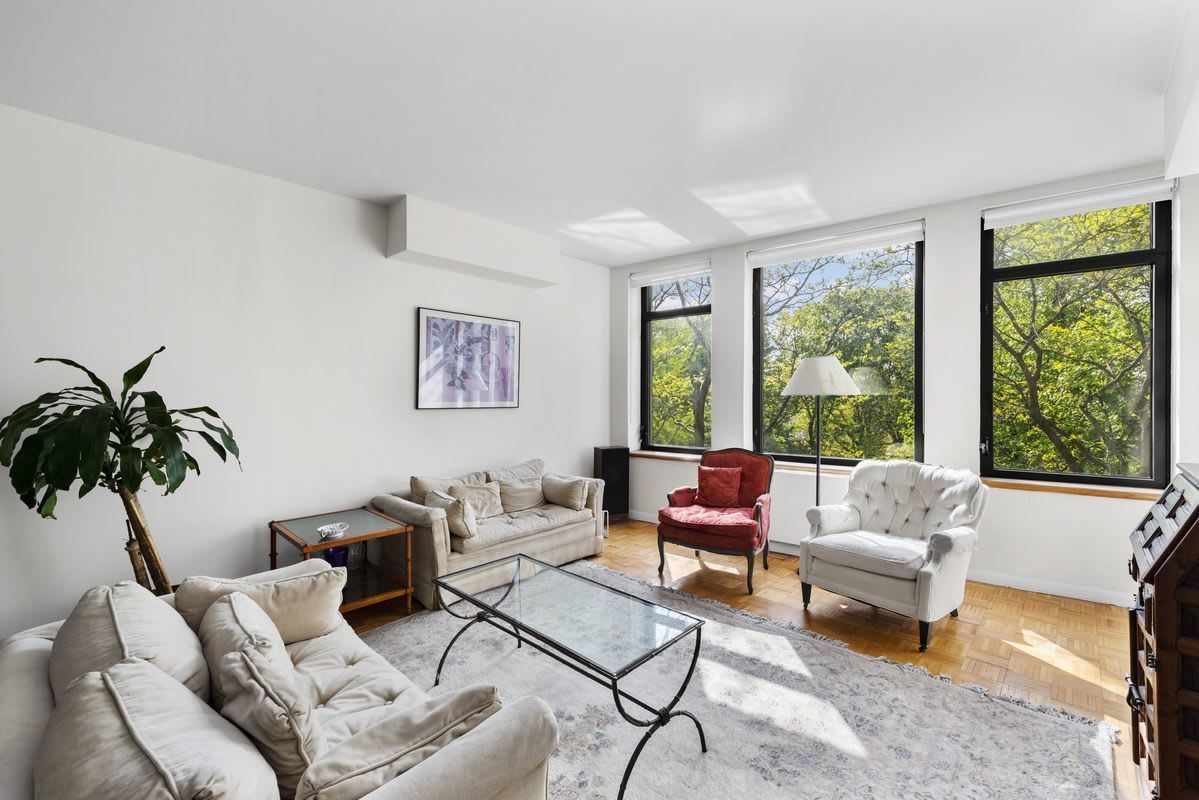 222 Riverside Dr, #3A