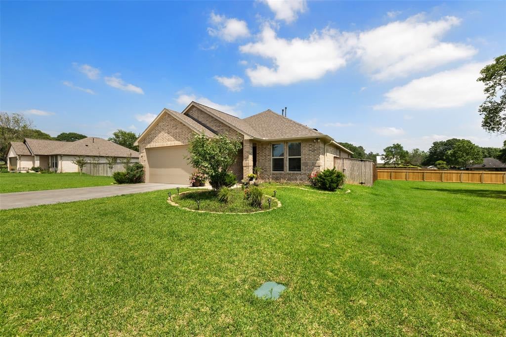 57 Briarwood Ln Bellville, Tx 77418