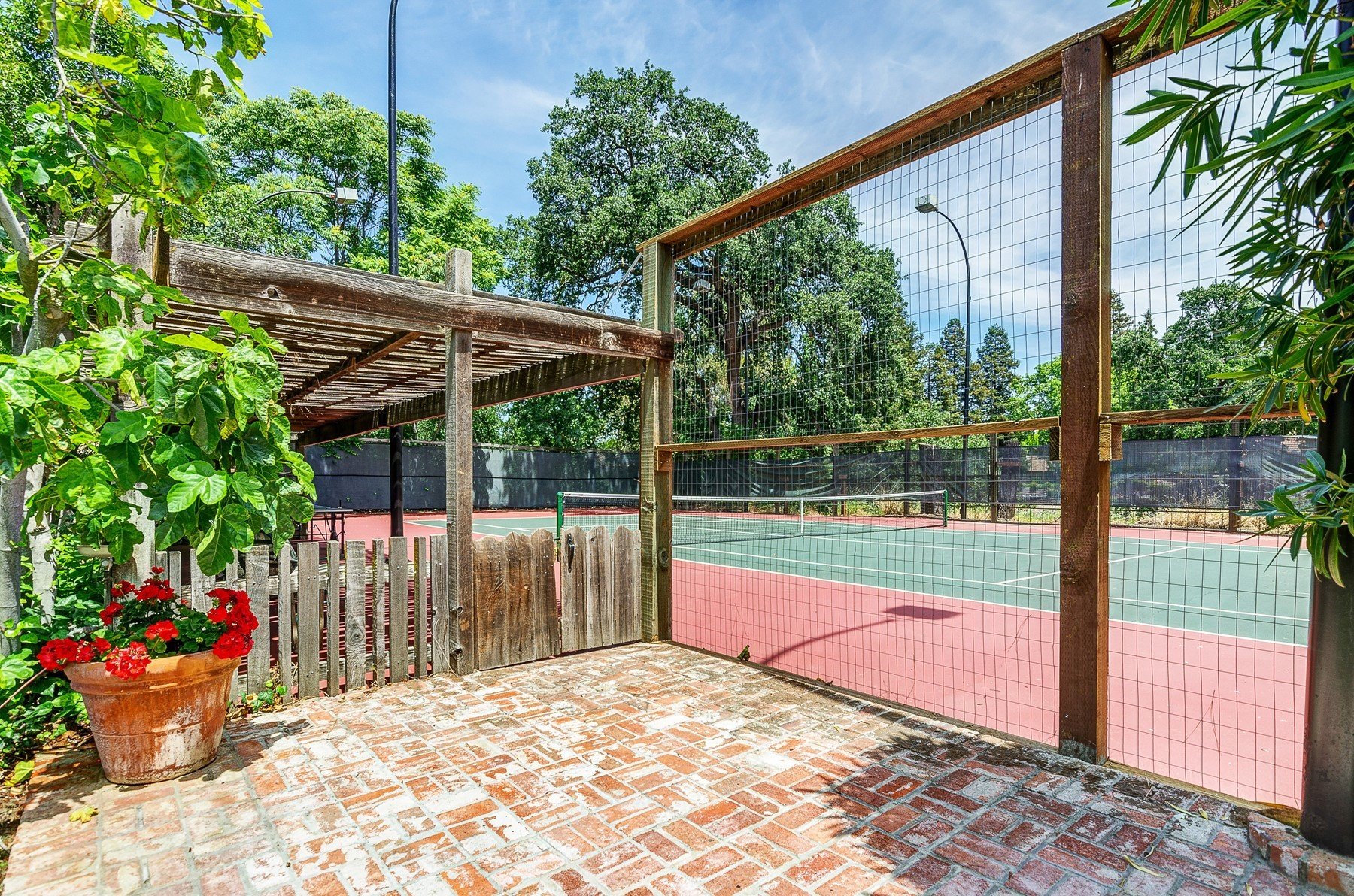 160 Alderwood Rd