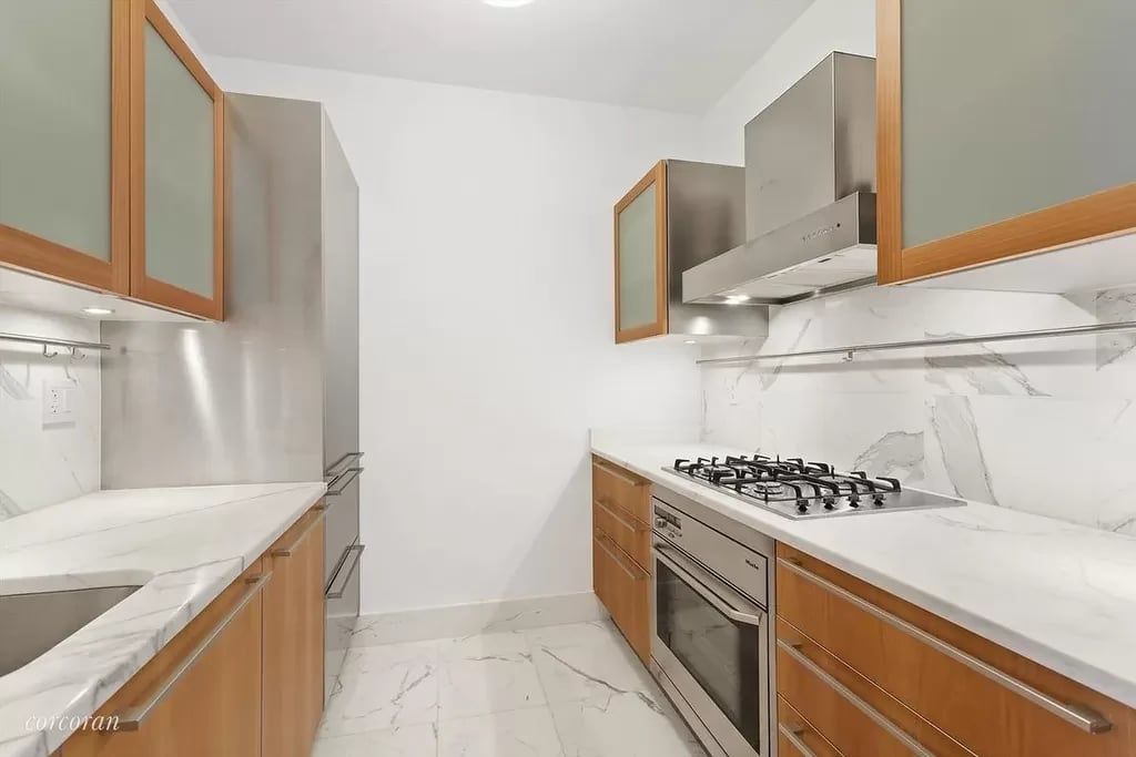 25 Columbus Cir, 66F