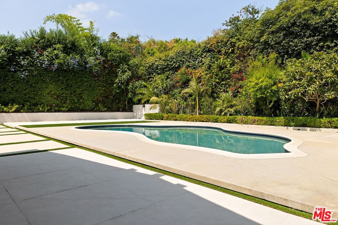 Northstar Manor, N Alta Dr, 90210