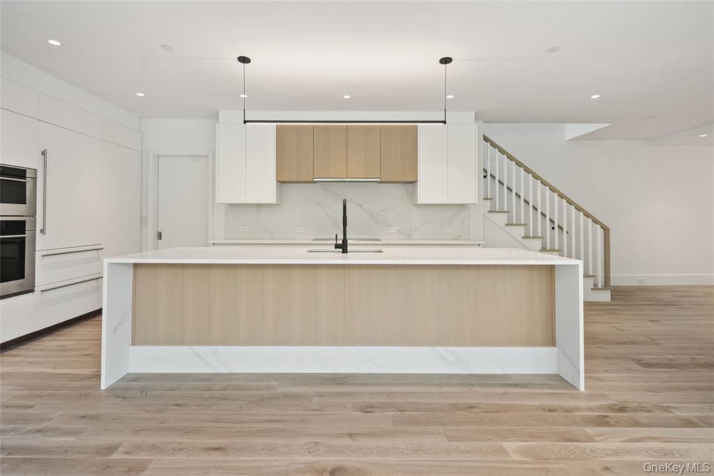 41 Richmondville Ave Unit: Duplex 2