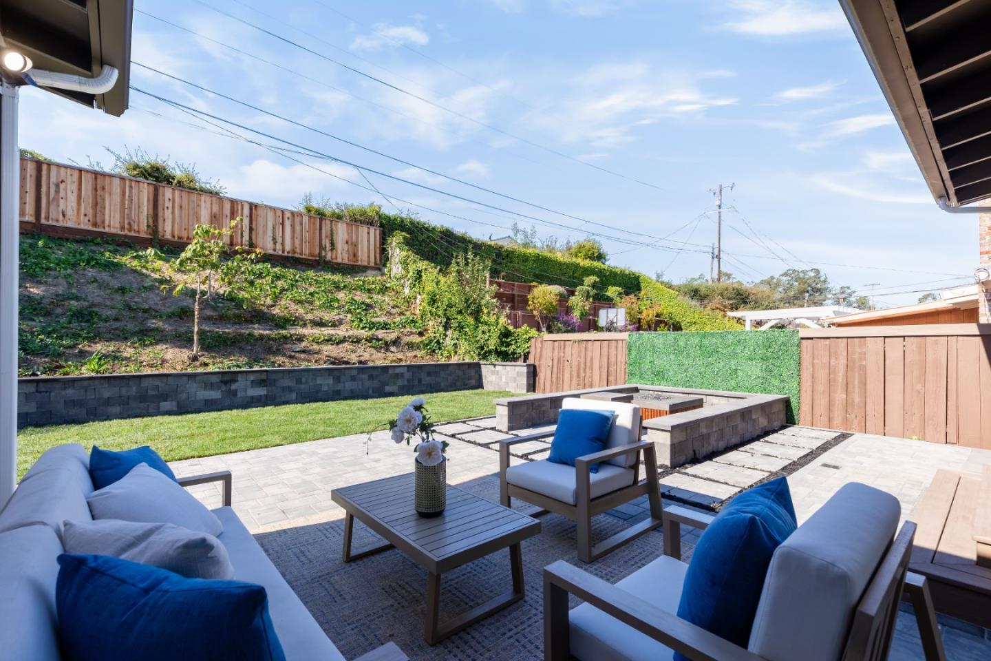 1041 Crestview Drive